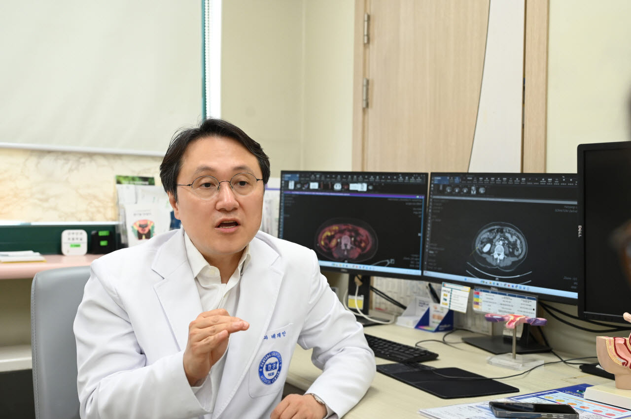 "생명 품을 자궁 지킨다"…저수가에도 멈추지 않는 메스"
